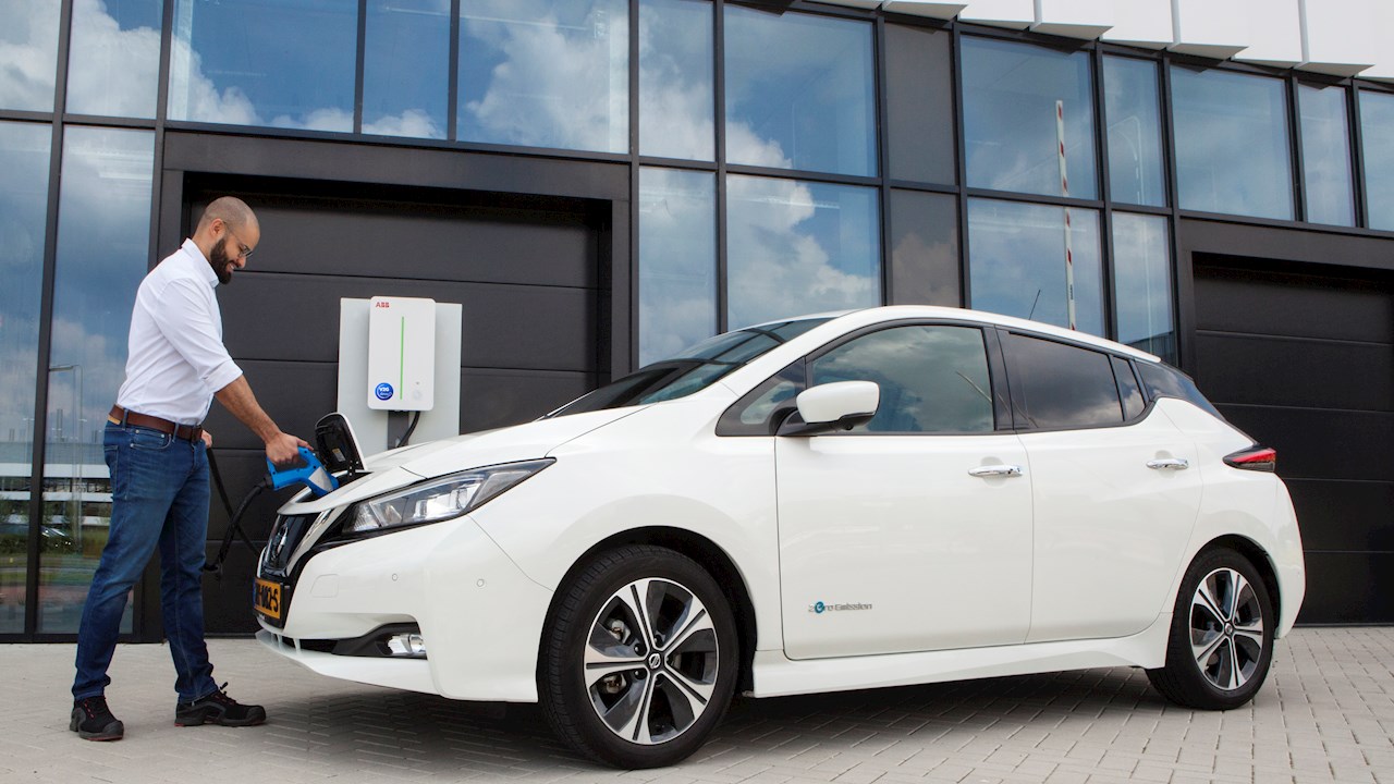 電動汽車通過 ABB 智能充電向電網(wǎng)供電